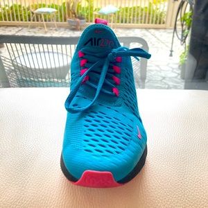 Nike Air Max 270 in sz. 5.5